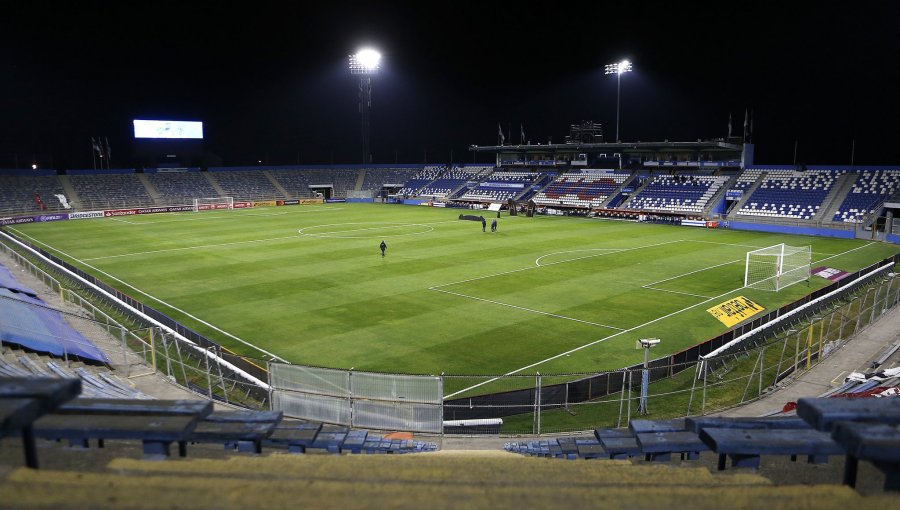 Bacteria causa daños en el pasto de San Carlos de Apoquindo y pone en alerta al cuerpo técnico de la UC