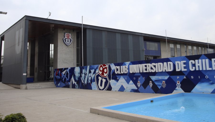 Juvenil de la U sufrió violento portonazo en la entrada misma del Complejo Deportivo Azul