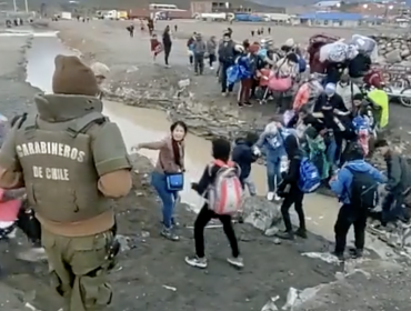 Polémica genera registro audiovisual que capta masivo ingreso de migrantes por Colchane