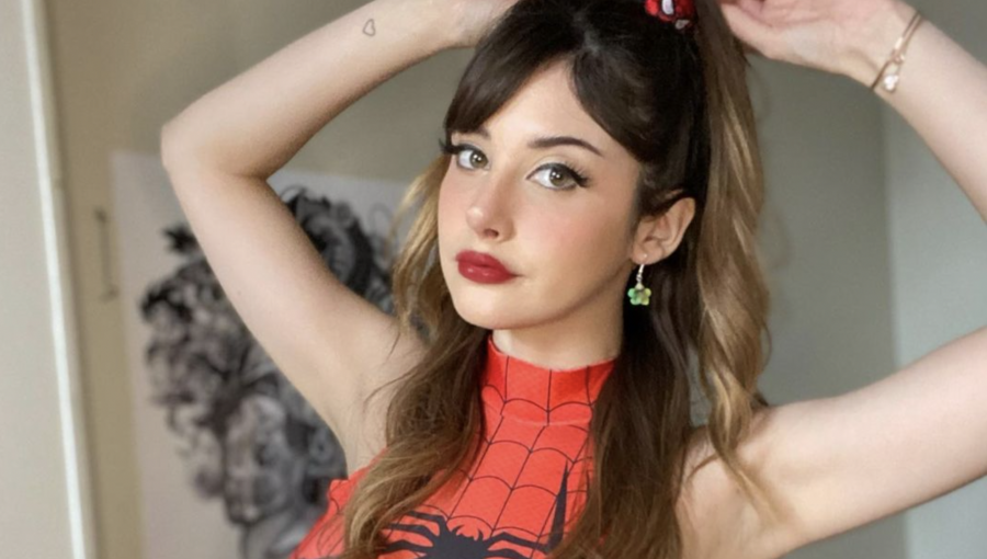 iCata encanta en redes sociales con sensuales fotografías en traje de baño