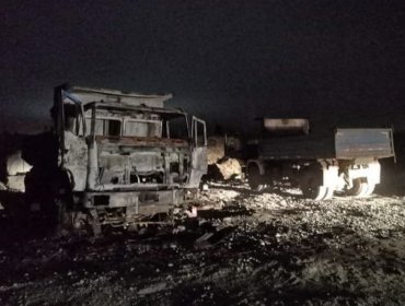 Tres camiones y una retroexcavadora fueron quemados en predio de una empresa en Villarrica