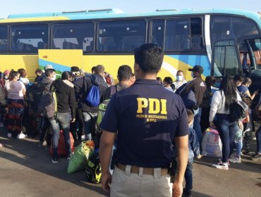Por ingreso clandestino, PDI denuncia a 63 extranjeros sorprendidos en un bus en Petorca: viajaban de Iquique a Santiago