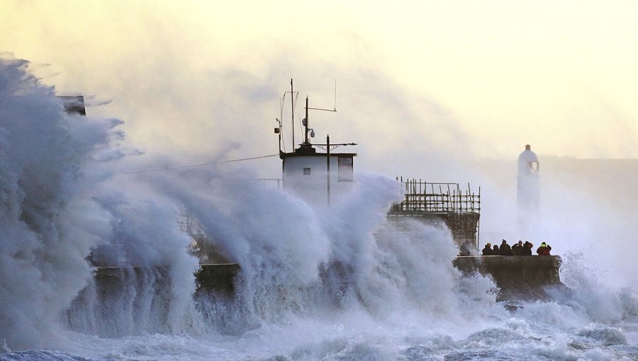 Al menos 13 muertos deja el paso de tormenta Eunice por el noroeste de Europa