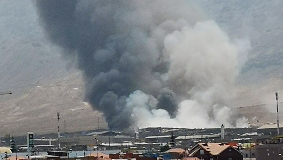 Incendio en ex vertedero de Antofagasta genera preocupante emergencia sanitaria