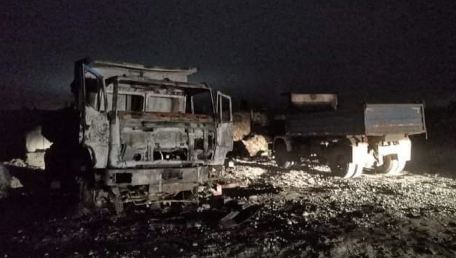 Tres camiones y una retroexcavadora fueron quemados en predio de una empresa en Villarrica