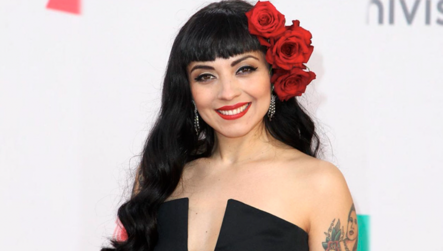 Mon Laferte compartió la primera fotografía junto a su hijo Joel: “Modo mamá primeriza”