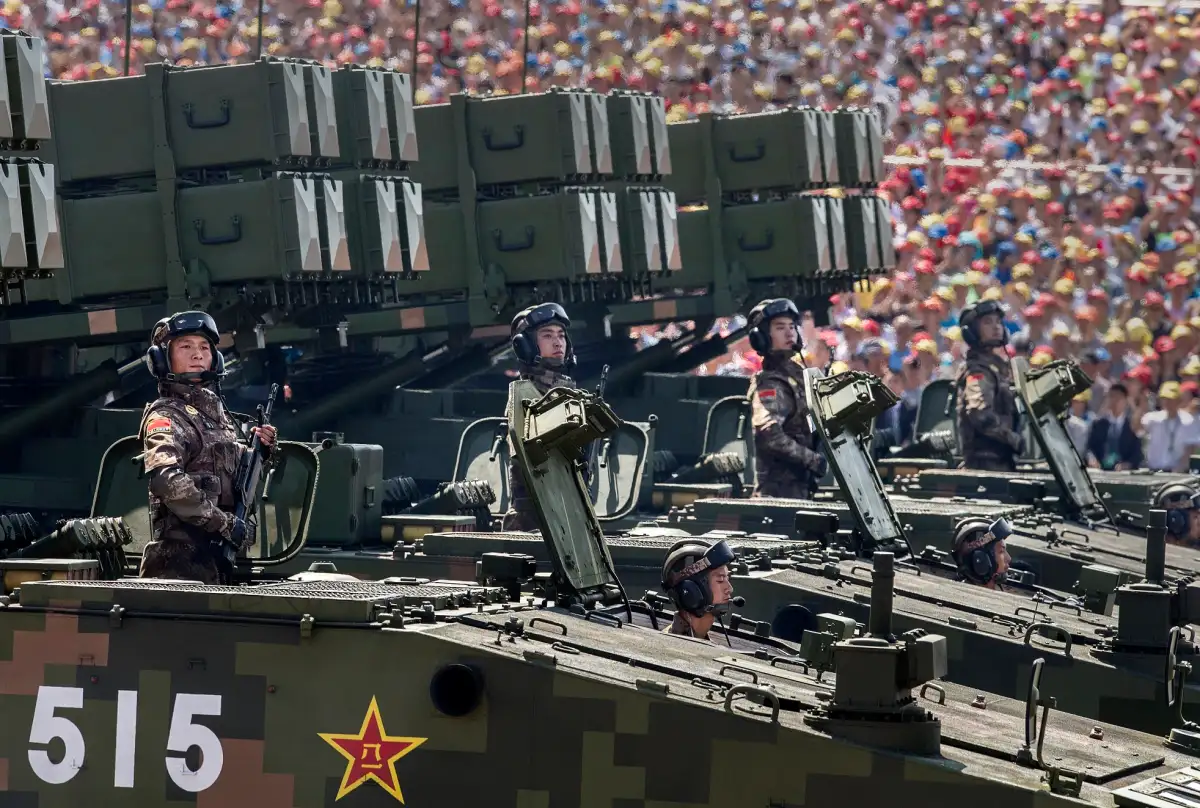 Cuatro gráficos que muestran el rápido ascenso militar de China y cómo se compara con EE.UU. y otras potencias