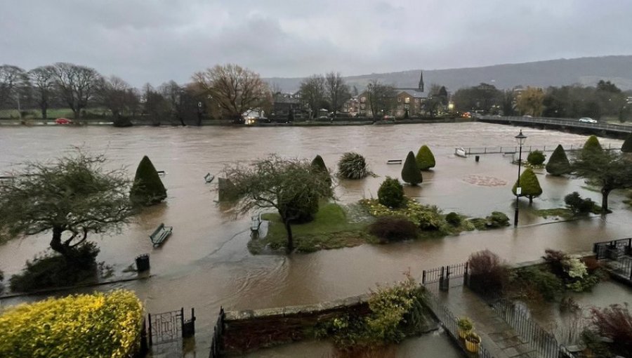 Inundaciones y cientos de evacuados deja la tercera tormenta en una semana en Reino Unido