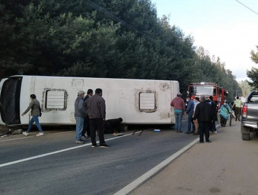 Ocho personas lesionadas deja accidente de tránsito que terminó con bus volcado en Florida