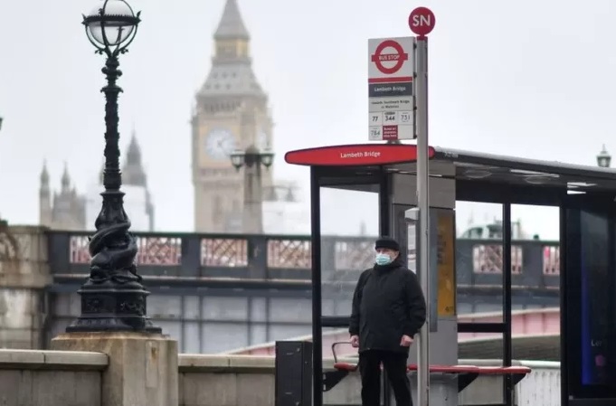 "Convivir con el Covid": En qué consiste el polémico plan que pone fin a las restricciones de la pandemia en Inglaterra