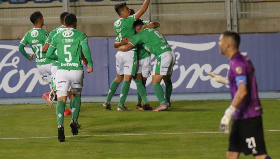 Audax Italiano consigió un heroico triunfo con nueve jugadores ante Estudiantes por fase previa de Copa Libertadores