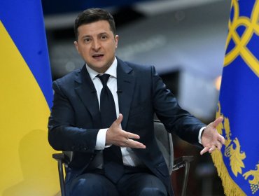 Presidente de Ucrania rompe lazos diplomáticos con Rusia y ofrece armas a "cualquiera que quiera defender" el país