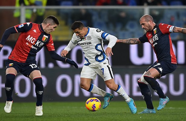 Inter con Alexis y Vidal en cancha desaprovechó la opción de recuperar la cima en Italia