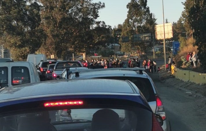 Nuevamente vecinos de Placilla bloquearon la ruta 68 en dirección a Valparaíso en protesta por tomas de terreno