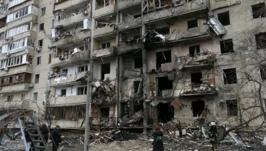 Kiev amanece bajo el angustiante sonido de explosiones y sirenas: Ucrania cifra en 137 las muertes del primer día de ofensiva rusa