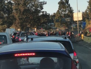 Nuevamente vecinos de Placilla bloquearon la ruta 68 en dirección a Valparaíso en protesta por tomas de terreno