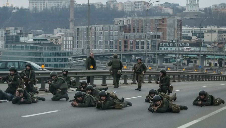 Tropas rusas alcanzan el norte de Kiev en el segundo día de la ofensiva militar lanzada por Putin en Ucrania