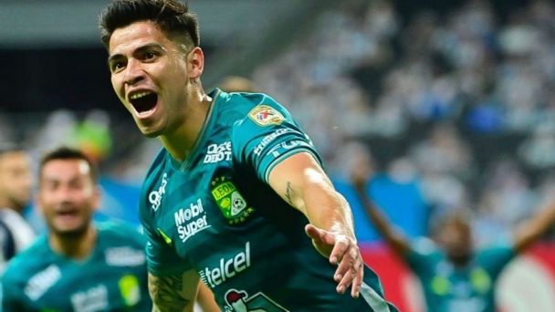 Víctor Dávila sigue encendido y ya se alza como uno de los goleadores de la Liga MX