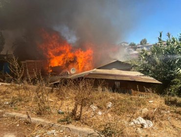 Viña del Mar: Violento incendio en Reñaca Alto deja 8 heridos y 18 personas damnificadas