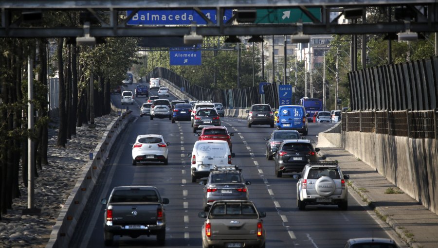Se acaban las vacaciones: Más de 230 mil vehículos ya han vuelto a la Región Metropolitana y se espero aumento de flujos