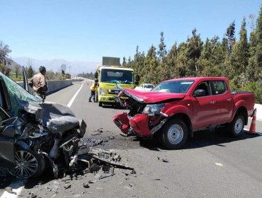 Dos heridos deja colisión frontal de alta energía entre vehículos en sector de Panquehue