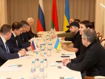 Qué pasó en la primera ronda de reuniones entre Ucrania y Rusia para buscar una salida pacífica al conflicto