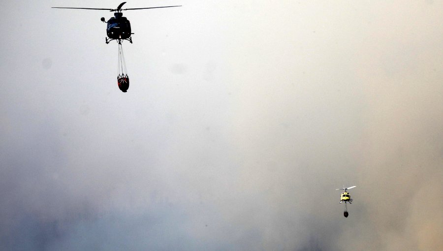 Activo se mantiene el incendio forestal que ha consumido 350 hectáreas en la parte alta de Valparaíso