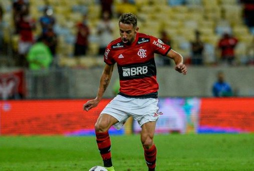 Flamengo estaría "abierto a escuchar propuestas" por Mauricio Isla tras indisciplina