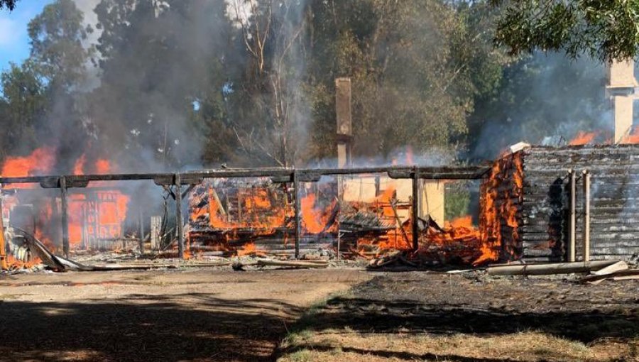 Encapuchados armados quemaron casa de primo de Jorge Luchsinger-Mackay en Temuco