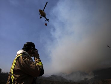 Incendio forestal en Valparaíso está mayoritariamente contenido, pero no controlado: hay bajo riesgo de propagarse a zonas pobladas