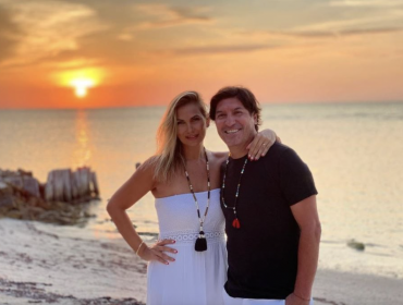 Iván Zamorano desmiente rumores de un quiebre matrimonial, con romántico mensaje de cumpleaños dedicado a María Alberó