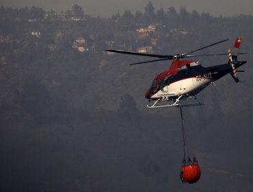 Incendio forestal en la parte alta de Valparaíso se mantiene activo con intensidad y propagación media a baja