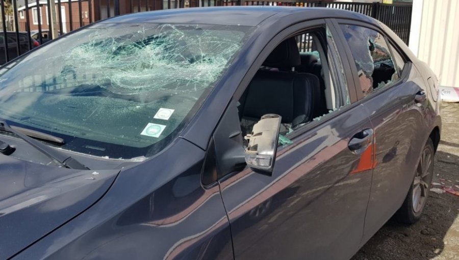 Mujer atacó el automóvil de su jefa tras perder demanda laboral en Punta Arenas
