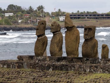 Alerta en Rapa Nui: 8 pasajeros de un vuelo de la FACh dieron positivo por Covid-19 y cumplen su cuarentena en la isla