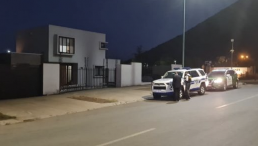 Delincuentes amarran a una familia para robar en su casa y huir en dos automóviles avaluados en $90 millones en Chicureo