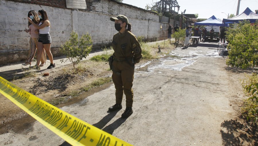 Hallan munición de guerra de alto calibre enterrada en el patio de un domicilio en Talca