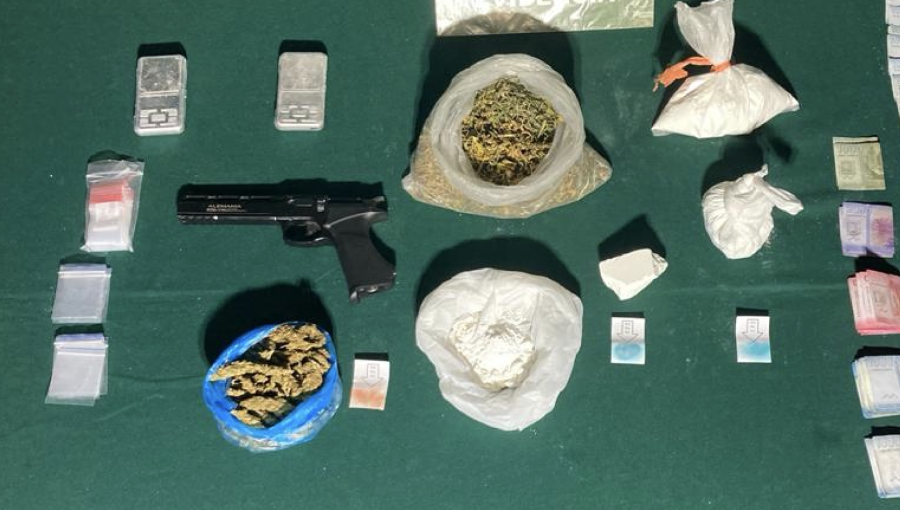 Detienen a dos sujetos que transportaban droga en un automóvil en Cartagena