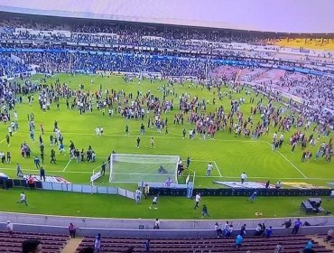 Noche negra en el fútbol mexicano: Decenas de heridos y al menos 10 fallecidos habrían tras brutal pelea entre barras