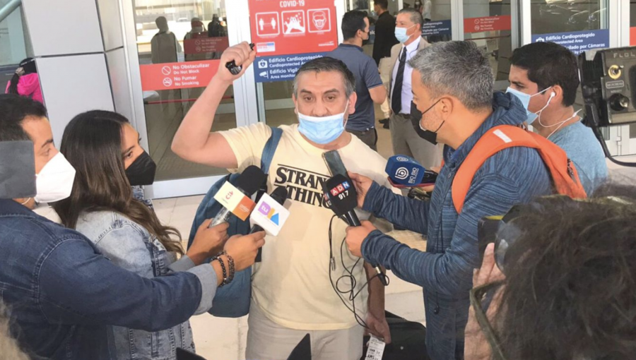 Regresó al país el primer chileno en huir de Ucrania tras la invasión rusa