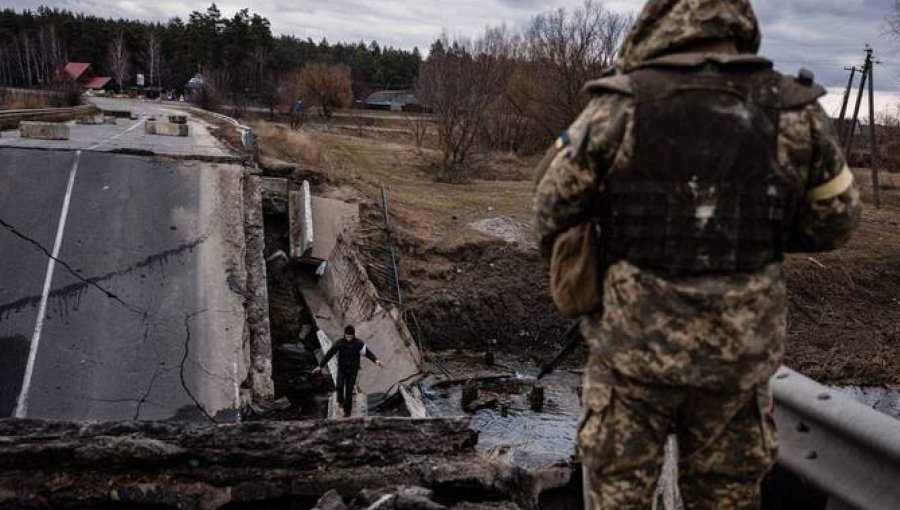 Cancillería confirma que 28 chilenos han logrado salir de Ucrania en medio de la invasión rusa