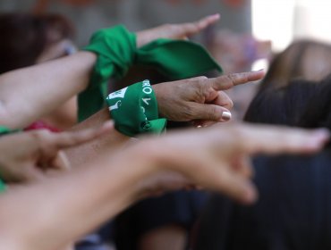 Convocan a «Pañuelazo feminista» frente a La Moneda como antesala a la conmemoración del Día de la Mujer