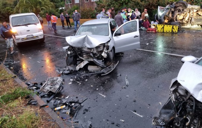 Un fallecido y cuatro heridos dejó colisión de alta energía en la ruta de La Madera