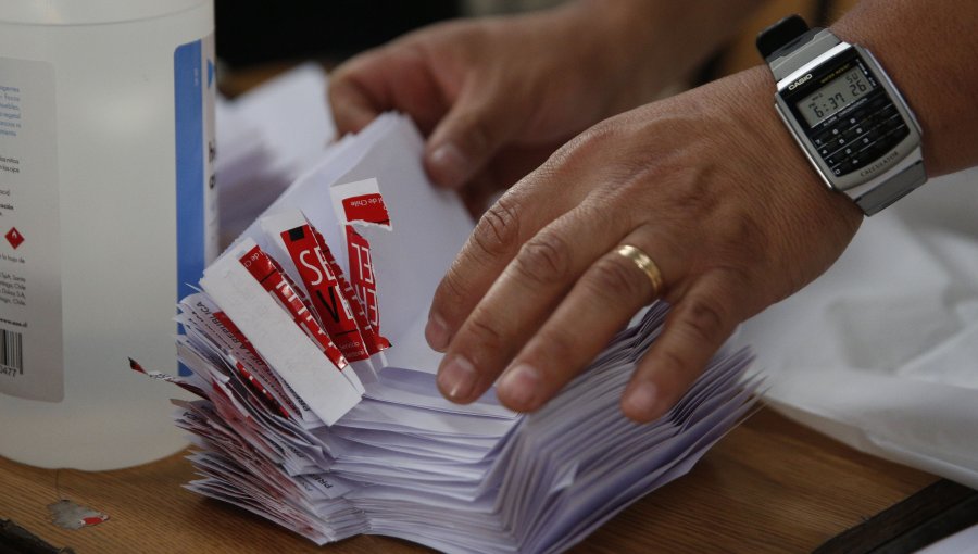 Comisión de la Convención aprueba voto obligatorio para mayores de 18 años y voluntario desde los 16