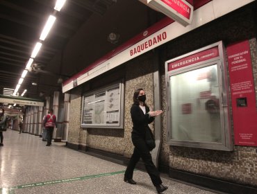 Servicio de la Línea 1 del Metro de Santiago fue suspendido entre Salvador y Los Leones por "persona en la vía"