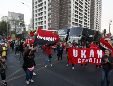 Mujeres agrupadas en Ukamau marcharon y cortaron el tránsito en la Alameda por el Día Internacional de la Mujer