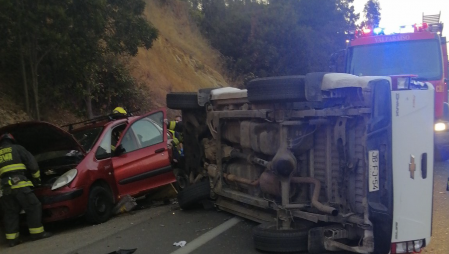 Dos personas lesionadas deja choque y posterior volcamiento en la ruta 68 en dirección a Valparaíso