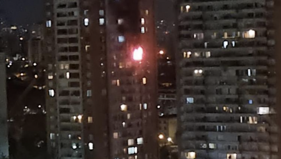 Incendio consumió un departamento en la comuna de Ñuñoa