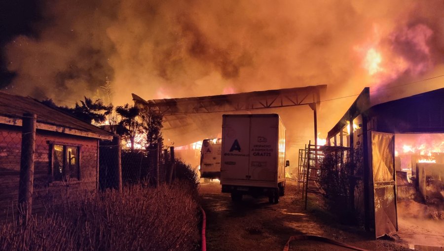 Nuevo ataque incendiario deja dos máquinas forestales destruidas en Arauco