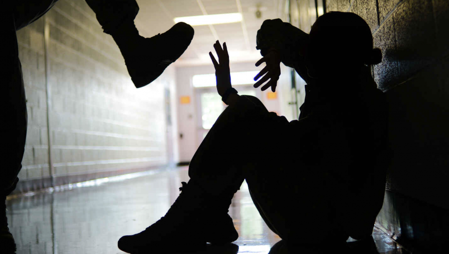 El desesperado relato de la madre de un niño de 7 años al que golpearon y amenazaron con lanzar desde un tercer piso en escuela de Antofagasta