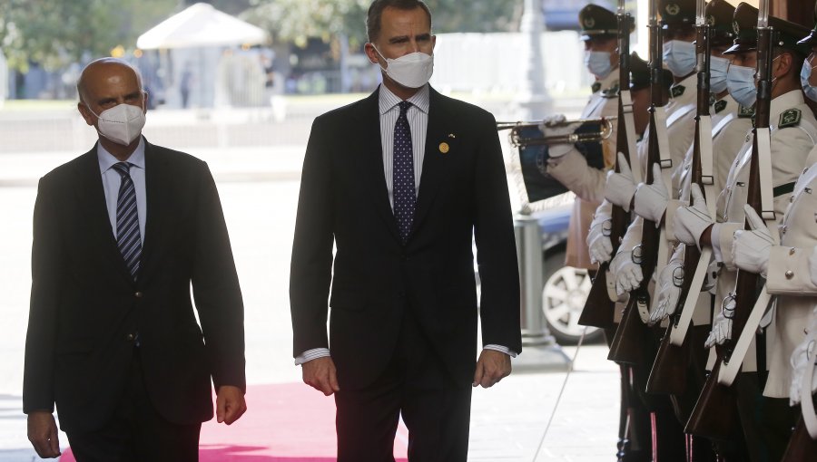 Rey Felipe VI de España llegó hasta La Moneda para reunirse con el presidente Piñera
